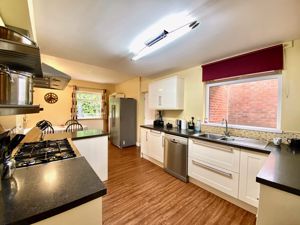 Living Kitchen/Diner- click for photo gallery